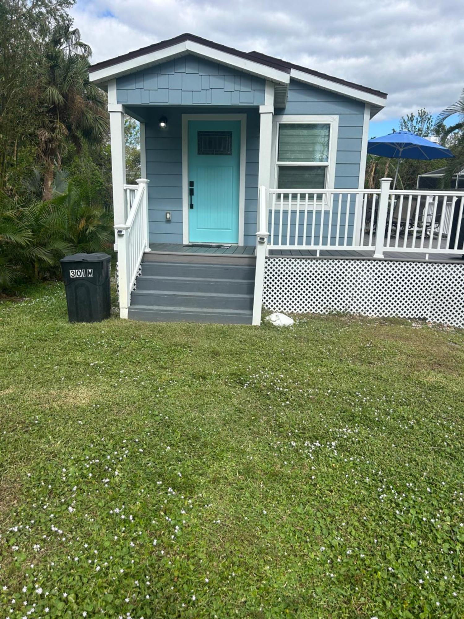 Perfect Getaway-Lovely Cottage House- Near Beaches ノーコミス エクステリア 写真